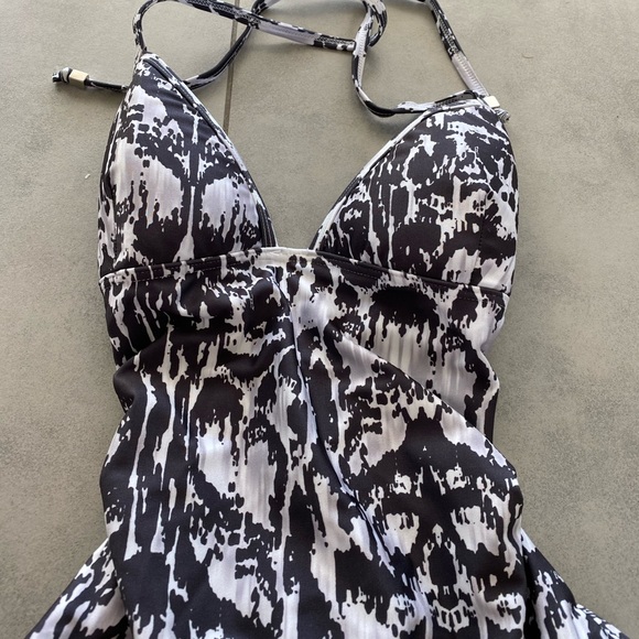 Suboo Wild Thing Lace Back Charcoal One Piece NWT - Picture 4 of 11